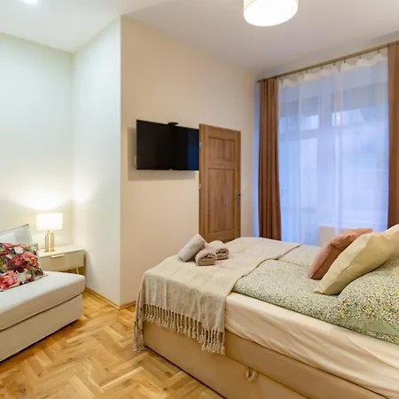 Stella 2-bedroom In The Old Town Apartament *